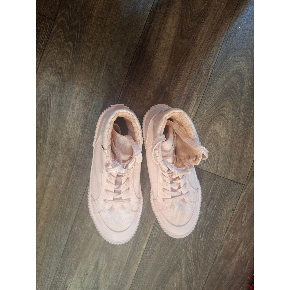 Women's Pink Levis high top Sneakers
